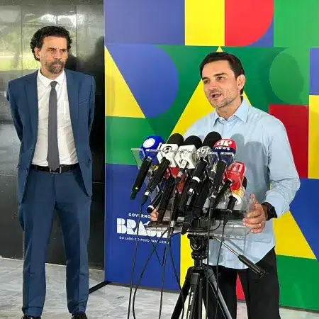 Celso Sabino (União Brasil) entrega carta de demissão do Ministério do Turismo