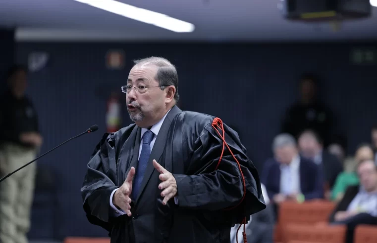 Defesa nega golpe, acusa delator e diz que Bolsonaro foi “arrastado” ao 8/1