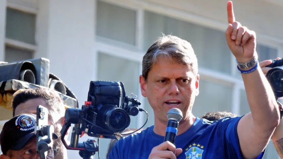 Bolsonaro barra candidatura de Tarcísio e culpa Centrão por apoiar medidas de Lula