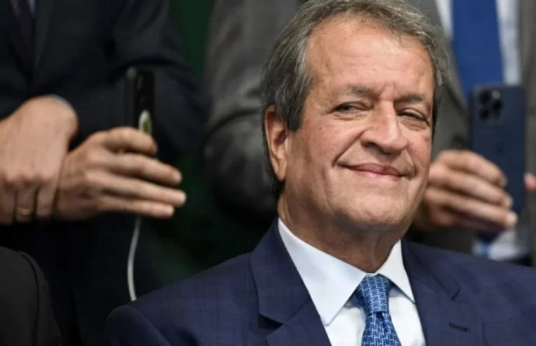 Valdemar Costa Neto comete “sincericídio” e associa facada em Bolsonaro a uso da bandeira dos EUA