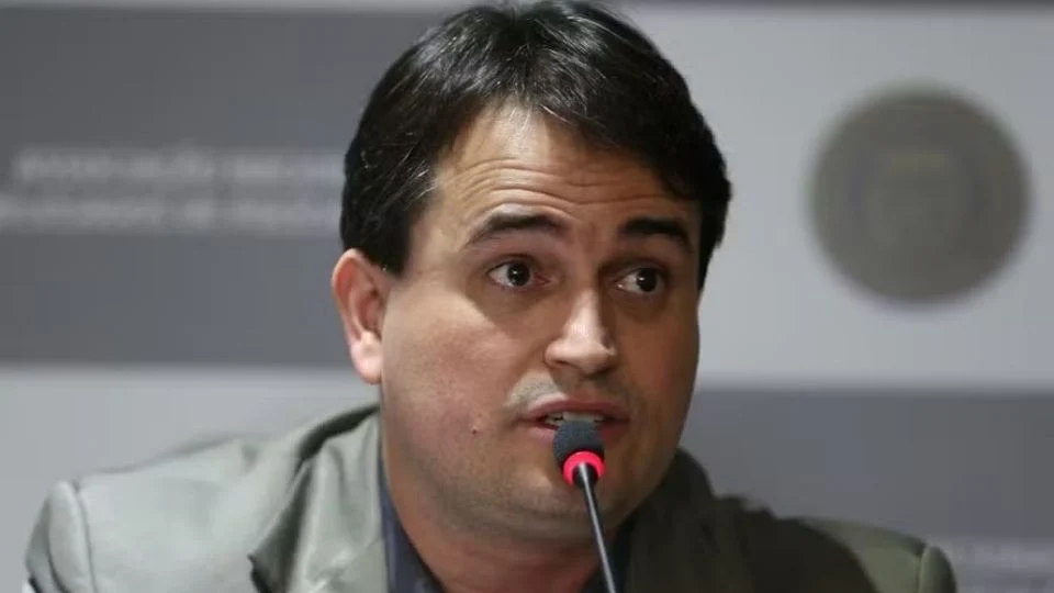 Ex-superintendente da PF que investigou facada em Bolsonaro é preso por suspeita de corrupção ligada à mineração