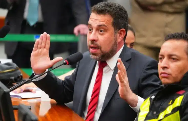 Projeto de Boulos pode pôr fim à “caixa-preta” dos preços dos combustíveis