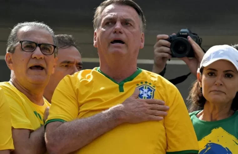 Defesas de Bolsonaro apostam nas divergências entre Fux e Zanin para reduzir penas