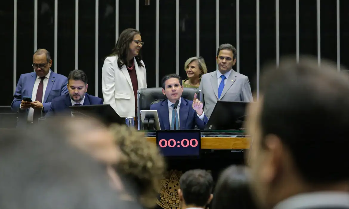 Protestos forçam senadores a recuar: oposição à PEC da Blindagem cresce e placar vira no Senado