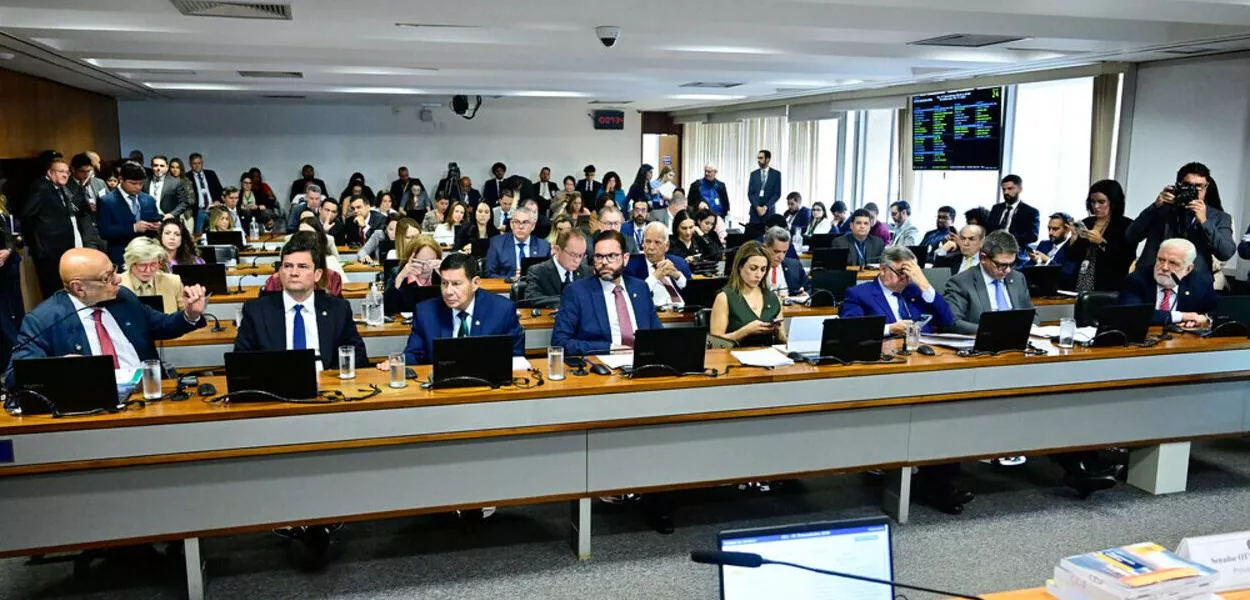 CCJ do Senado abre debate para acabar com escala 6×1: vitória inicial para os trabalhadores