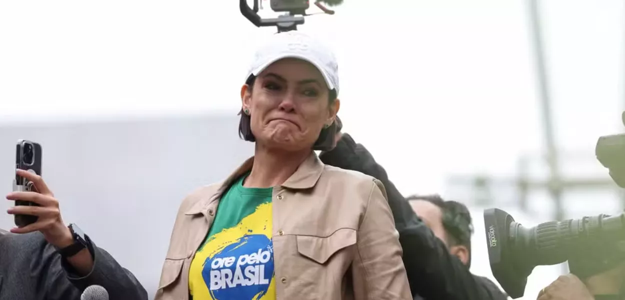 Michelle visita Bolsonaro na prisão após briga com enteados e retoma protagonismo no PL