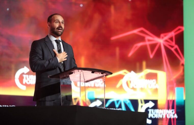 Eduardo Bolsonaro ignora reunião e mantém salário de R$ 46 mil sem trabalhar