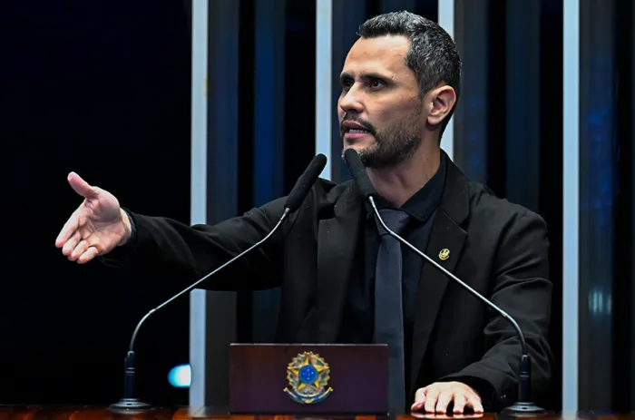 Cleitinho pede perdão a Bolsonaro e diz que entrevista foi tirada de contexto