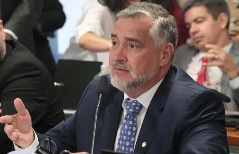 Damares Alves interrompe CPMI do INSS ao defender Michelle Bolsonaro