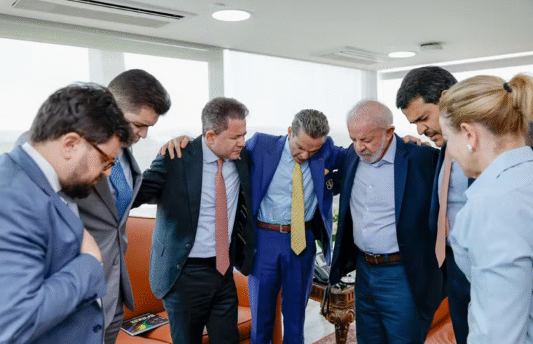 Lula recebe Jorge Messias e líderes evangélicos no Palácio do Planalto
