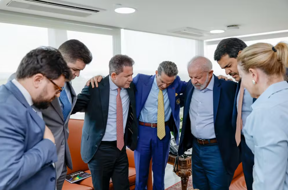 Lula recebe Jorge Messias e líderes evangélicos no Palácio do Planalto