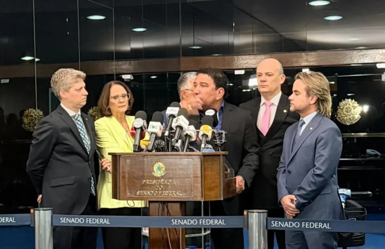 Partido Novo e aliados protocola pedidos de impeachment contra Moraes e Dino por “abuso de poder”