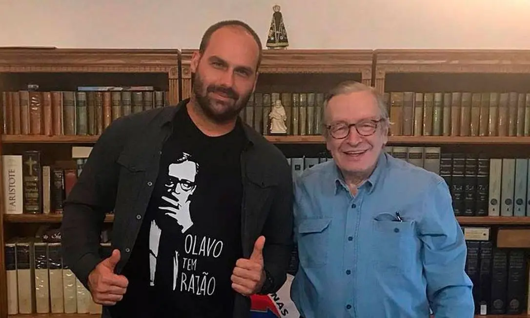 Eduardo Bolsonaro vira alvo de comparações com Olavo de Carvalho após diálogo Lula-Trump
