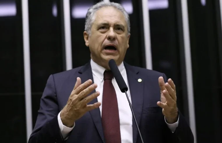 Governo pode editar MP só taxando bets para resolver receita de 2026, diz Zarattini