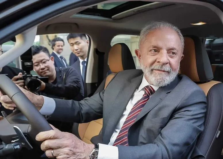 Lula avalia fim da exigência de autoescola para obter CNH