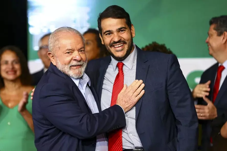 Lula bate o martelo e escolhe Jorge Messias para vaga de Barroso no STF