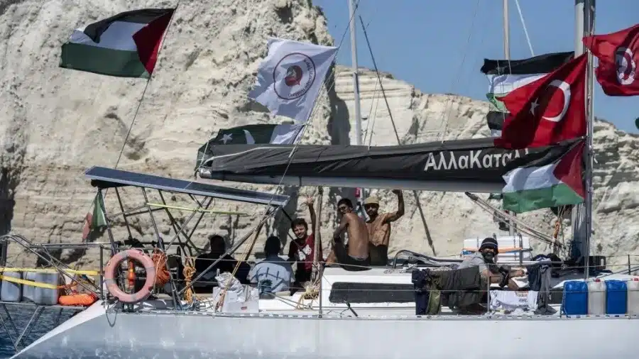 Israel sequestra flotilha com brasileiros que levava ajuda humanitária a Gaza