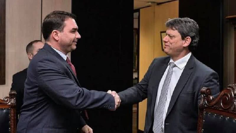 “Parabéns pela certeira indicação, Tarcisão!” diz Flávio Bolsonaro a Tarcísio de Freitas