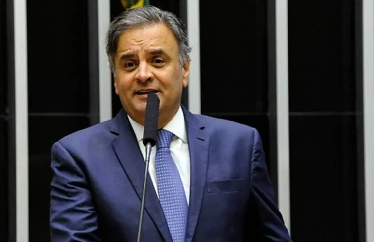 Aécio Neves retoma comando do PSDB em momento de agonia partidária