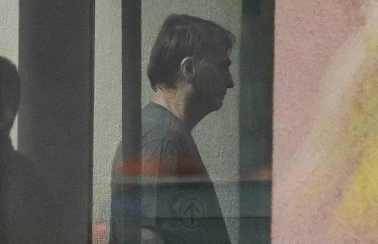 Bolsonaro reclama de dores de cabeça por barulho de gerador na PF em Brasília