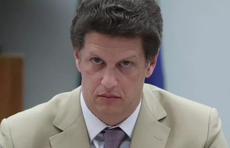 Moraes agenda depoimento de Salles em ação sobre contrabando de madeira