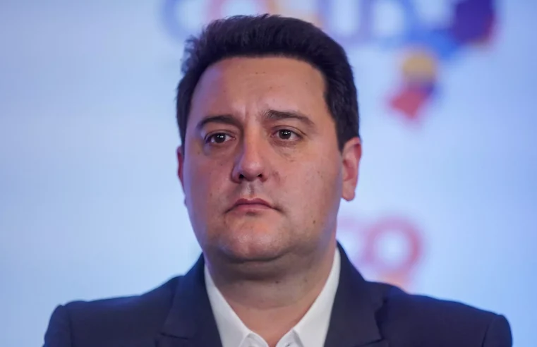 Ratinho Jr. insiste em privatização escolar no Paraná após rejeição massiva