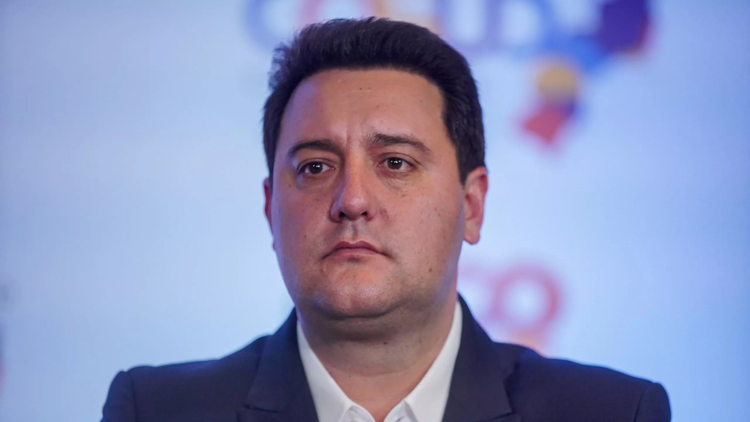 Ratinho Jr. insiste em privatização escolar no Paraná após rejeição massiva