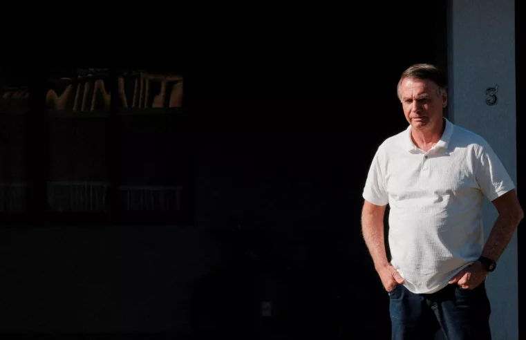 Jair Bolsonaro tentou romper tornozeleira e planejava fuga usando vigília de Flávio Bolsonaro, revela Moraes no STF