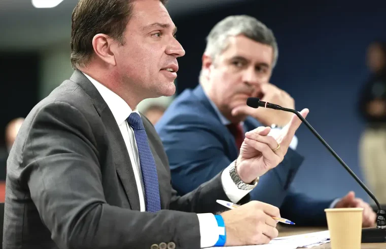 PSOL pede prisão de Alexandre Ramagem após deputado ser flagrado em Miami e desafiar decisão do STF