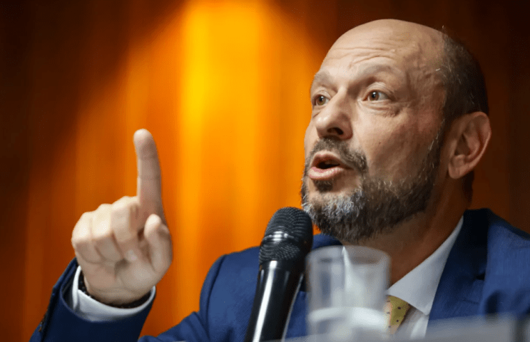 Crise escala no INSS: presidente pede demissão do número 2 após nova fase da operação “Sem Desconto”