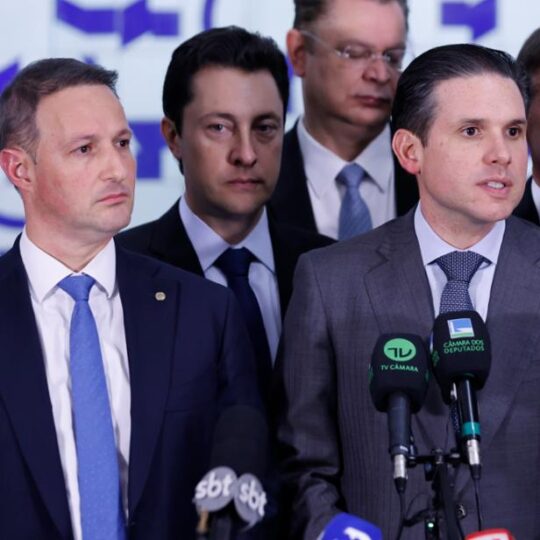 Derrota de Derrite: relator recua em PL Antifacção após pressão de PF e governo