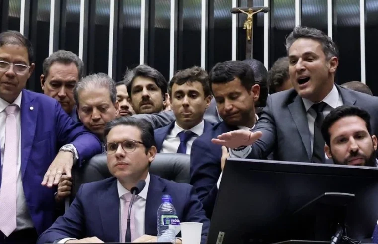 Centrão e bolsonaristas manobram para aprovar “PL do Terror” pró-Trump junto à “Lei Antifacção” de Lula