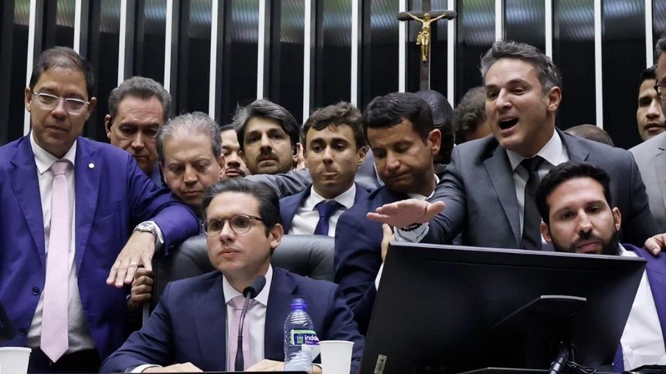 Centrão e bolsonaristas manobram para aprovar “PL do Terror” pró-Trump junto à “Lei Antifacção” de Lula