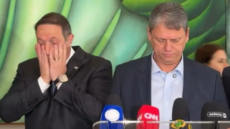 Campeonato de cortes para Tarcísio de Freitas: entenda a tática de apoio fabricado