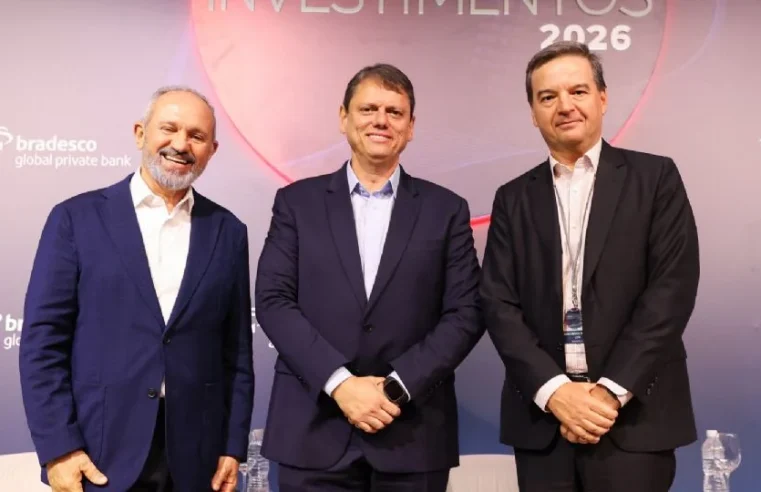 Tarcísio de Freitas ressuscita plano Aécio Neves e o proclama “presidenciável” em evento do Bradesco