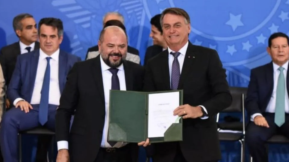 Ex-ministro de Bolsonaro vira peça-chave no esquema do INSS, diz a Polícia Federal