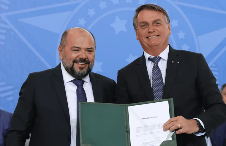 Ex-ministro de Bolsonaro que mudou de nome será monitorado com tornozeleira em investigação bilionária do INSS