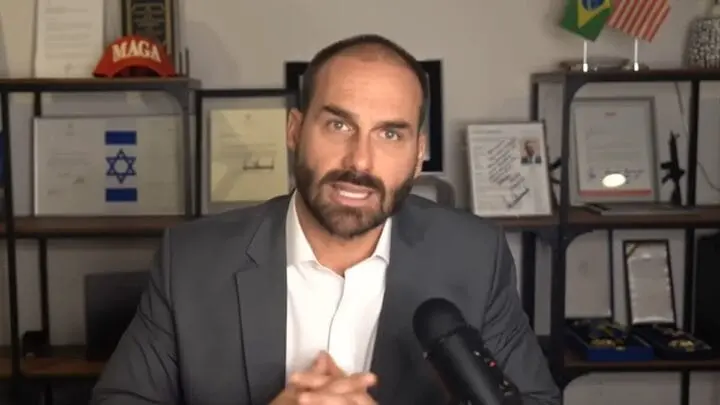 Moraes recebe denúncia e mira Eduardo Bolsonaro como réu por atuação nos EUA