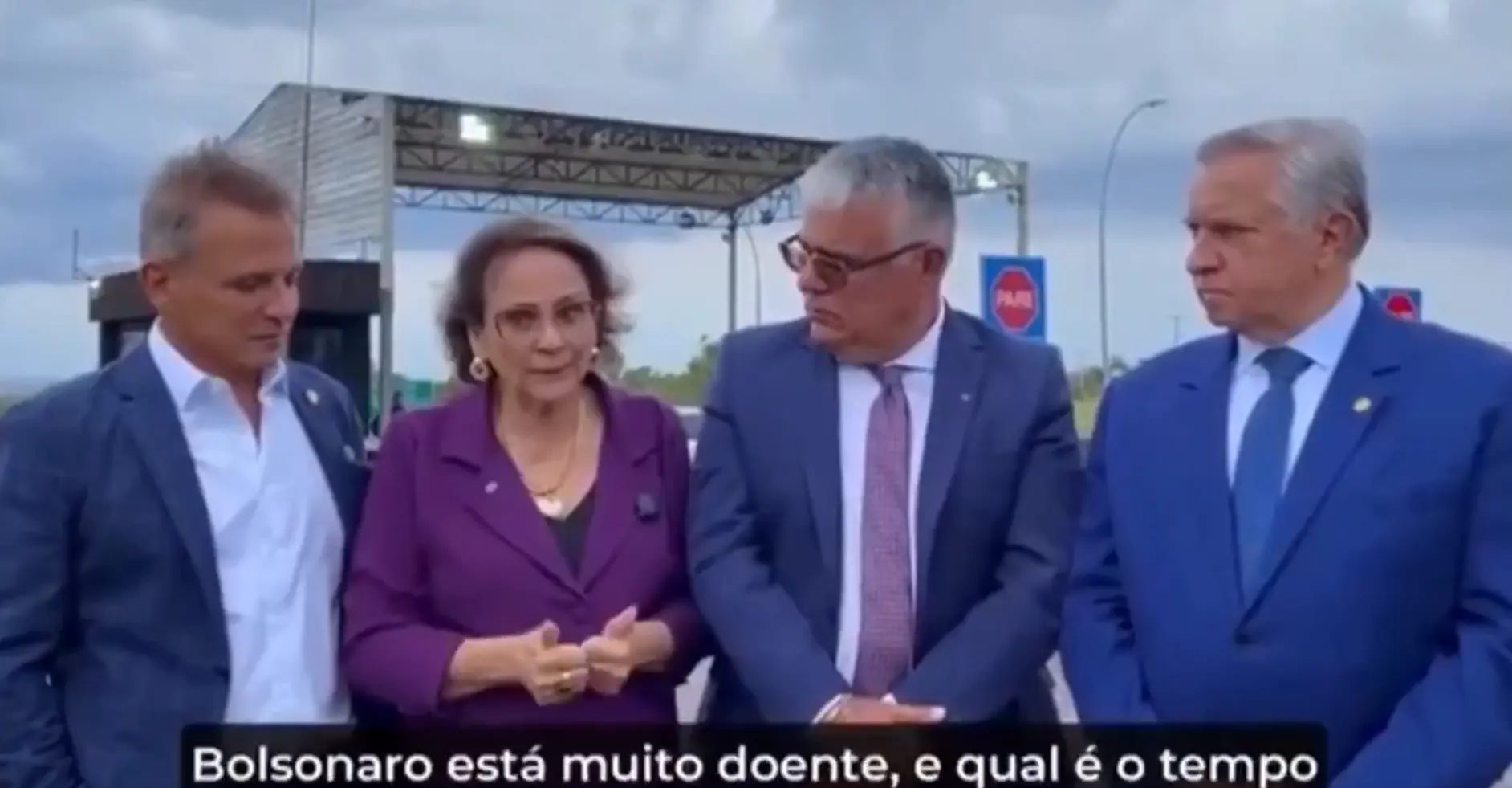 Senadores aliados de Jair Bolsonaro visitam o complexo da Penitenciária da Papuda antes de possível prisão