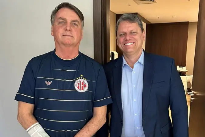 Tarcísio de Freitas lamenta prisão de Jair Bolsonaro e classifica decisão como “irresponsável”