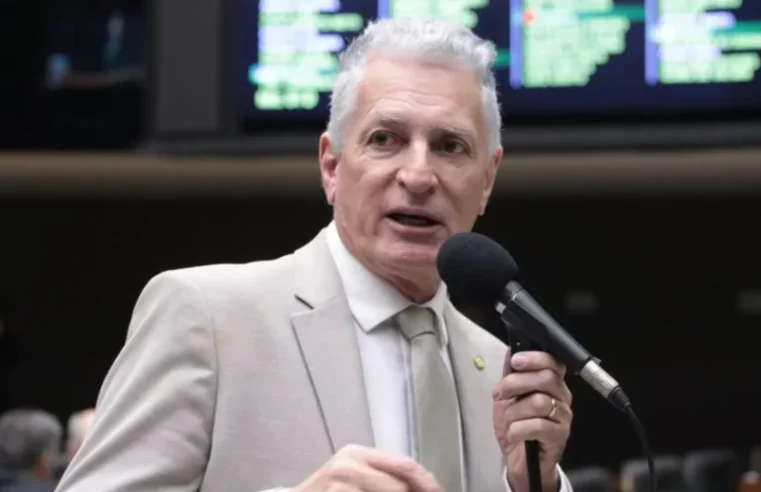 Deputado liga Banco Master e igrejas evangélicas à fraude bilionária contra aposentados do INSS