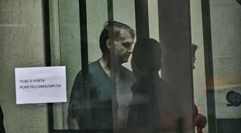 Chororô de Michelle e broncas de Flávio: os bastidores da reunião do PL após a prisão de Jair Bolsonaro