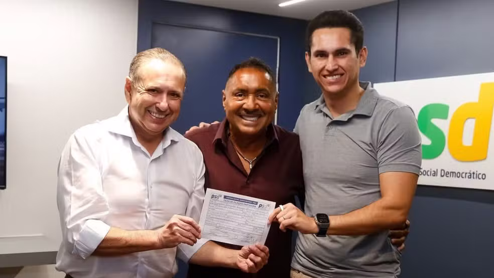 Tiririca se filia ao PSD e transfere domicílio eleitoral de São Paulo para o Ceará
