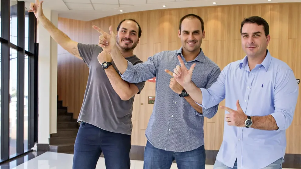Centrão isola os filhos de Bolsonaro e mira chapa própria em 2026