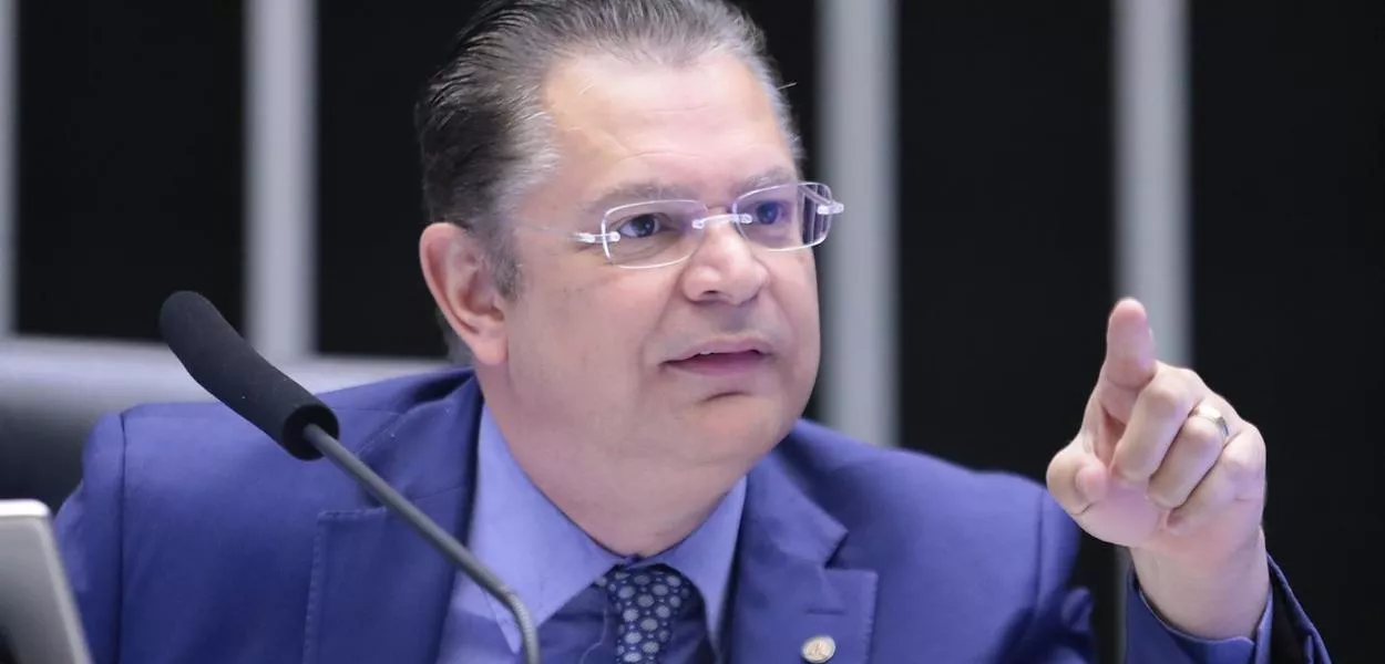 Líder do PL ataca Moraes por decisão sobre Zambelli e o chama de “ditador psicopata”