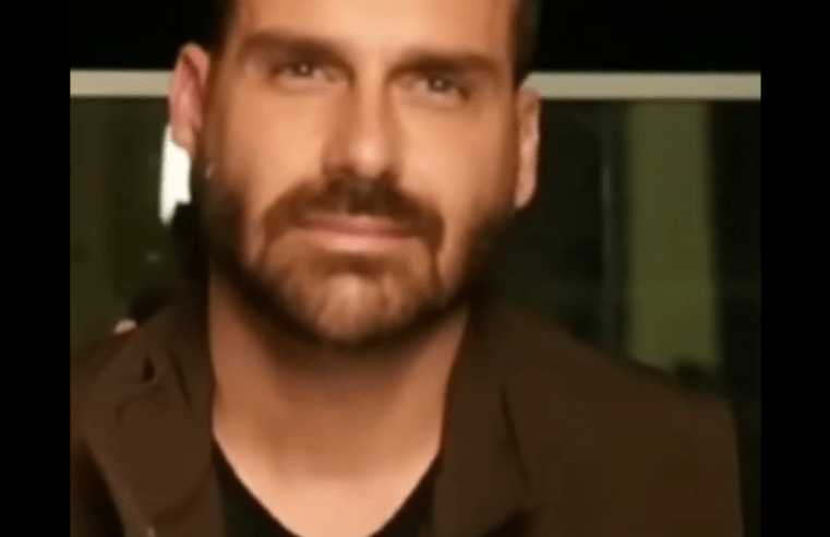 Eduardo Bolsonaro grava vídeo xingando Moraes, Dino, Gonet e Hugo Motta enquanto mandato está sob risco