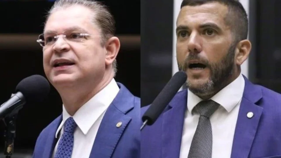 PF apreende celulares de Sóstenes Cavalcante e Carlos Jordy em ação que aprofunda investigação sobre desvio de cotas