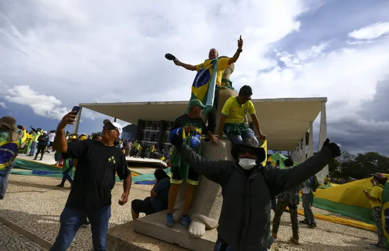 Relator do PL da dosimetria quer reduzir penas apenas dos envolvidos no 8/1