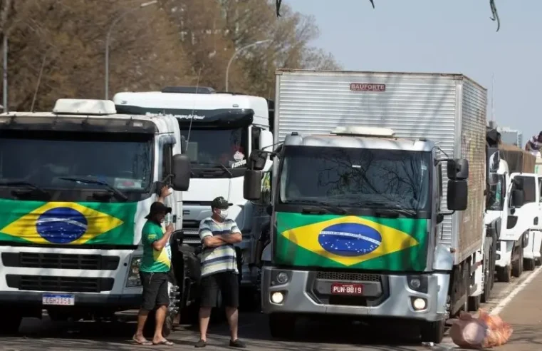 Greve de caminhoneiros convocada por bolsonaristas fracassa — lideranças rejeitam ato político