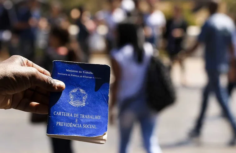 Desemprego cai a 5,2% e atinge menor nível desde 2012, mostra IBGE